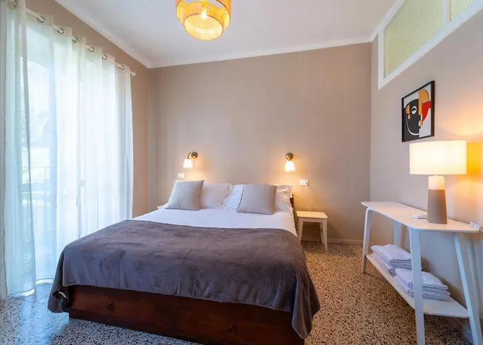 Lotus By Wonderful Italy *